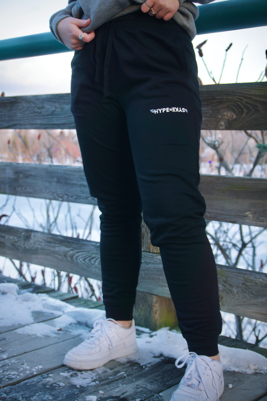 Alphalete discount black joggers